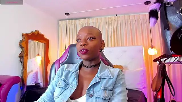 Coco_Kiss on StripChat