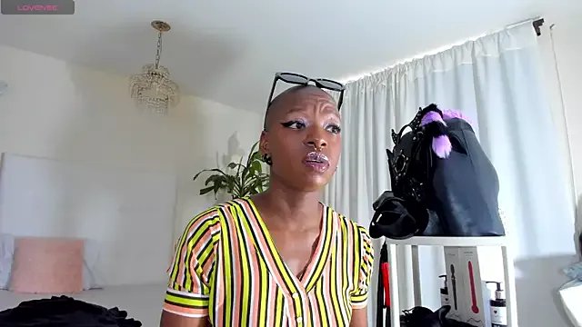 Coco_Kiss on StripChat