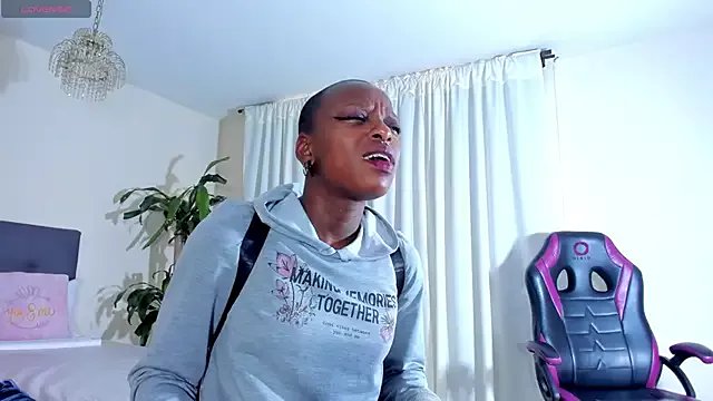 Coco_Kiss on StripChat