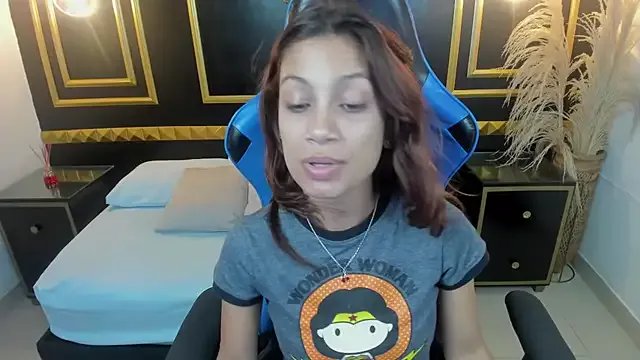 cora_22 on StripChat