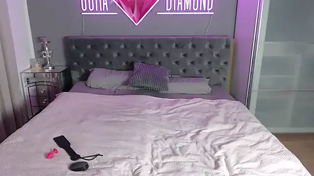 Offline CoraDiamond on StripChat