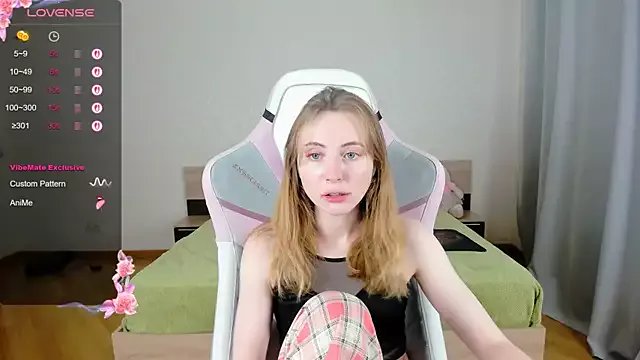 Cowell_Adelina on StripChat