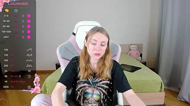 Cowell_Adelina on StripChat