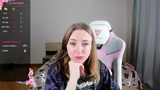 Cowell_Adelina on StripChat