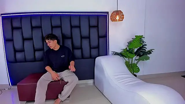 Crazy_nigth01 on StripChat