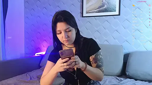 Freechat CrimsonBella on StripChat