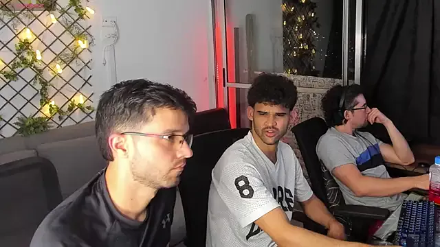 Offline crisandrews on StripChat