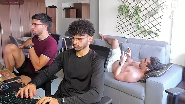 Offline crisandrews on StripChat