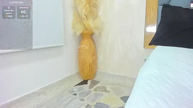 crystal_sm on StripChat