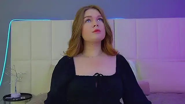 CrystalLyons on StripChat