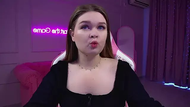 CrystalLyons on StripChat