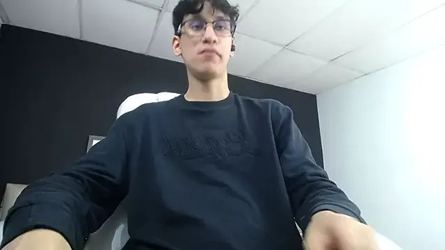 Cum_hunters on StripChat