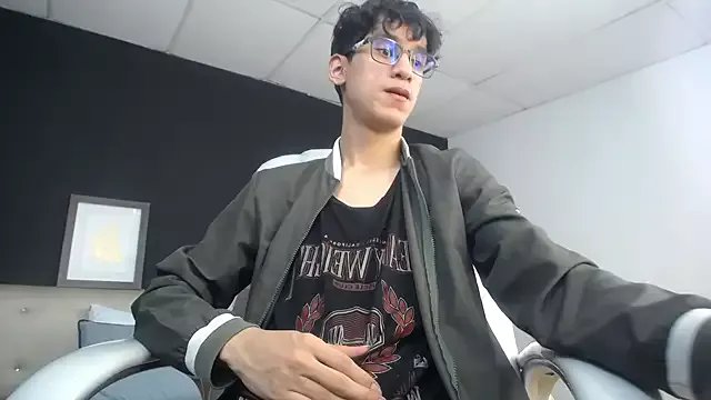 Cum_hunters on StripChat