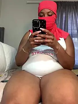 CurvyDesire1 on StripChat