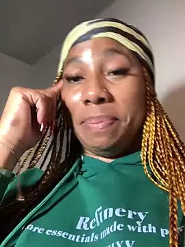 CurvyDesire1 on StripChat