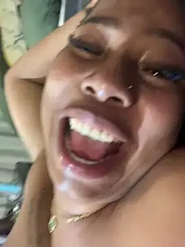 CurvyDesire1 on StripChat