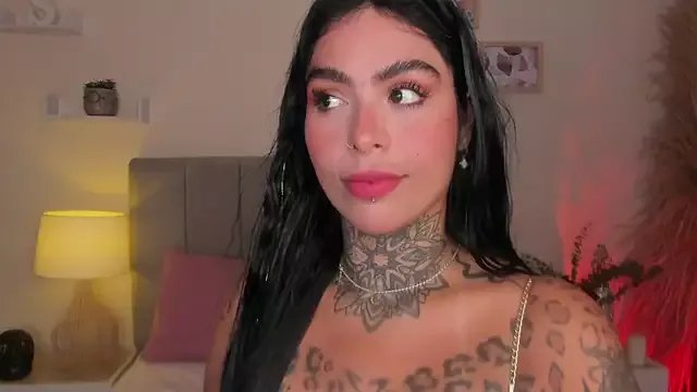 curvyliciousss on StripChat