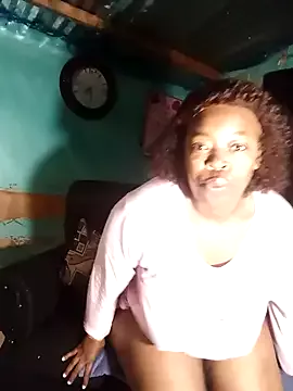 Freechat curvyloneah75 on StripChat