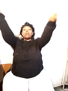 Freechat curvyloneah75 on StripChat