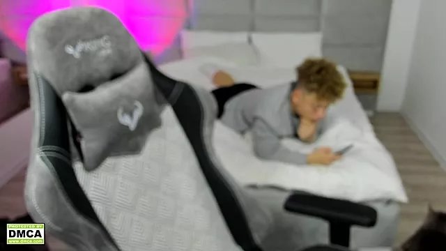 cute_thomas on StripChat