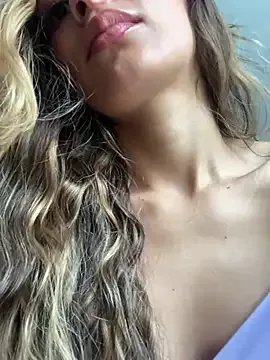 cuteluci_ on StripChat