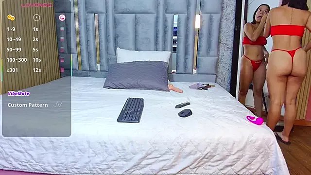 cutepetitee on StripChat