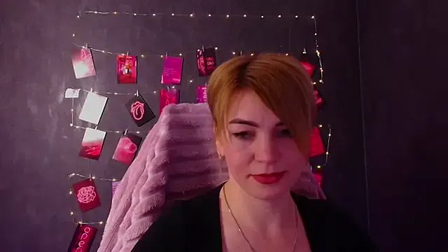 CuttieEmma on StripChat