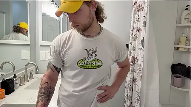 Offline DaddydayDrinkzz on StripChat