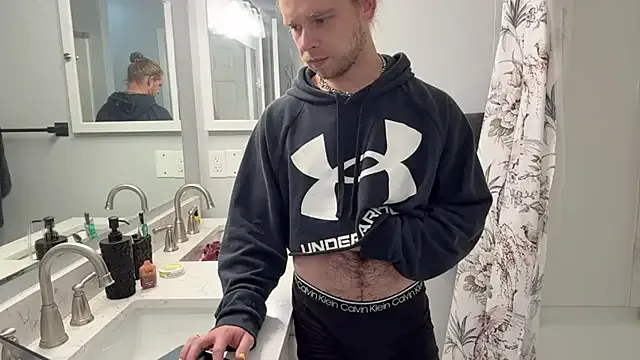 Offline DaddydayDrinkzz on StripChat