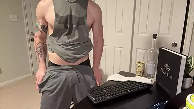 Offline DaddydayDrinkzz on StripChat