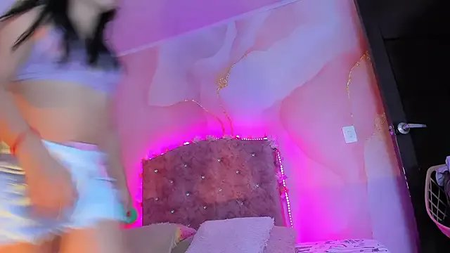 Daisy__rose on StripChat