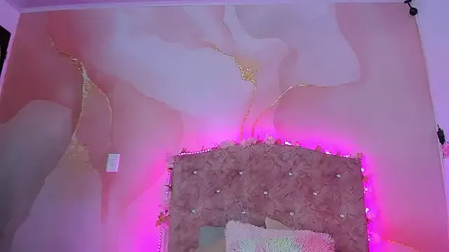 Daisy__rose on StripChat