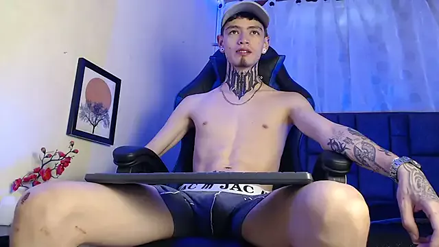 Offline Dan_brownn on StripChat