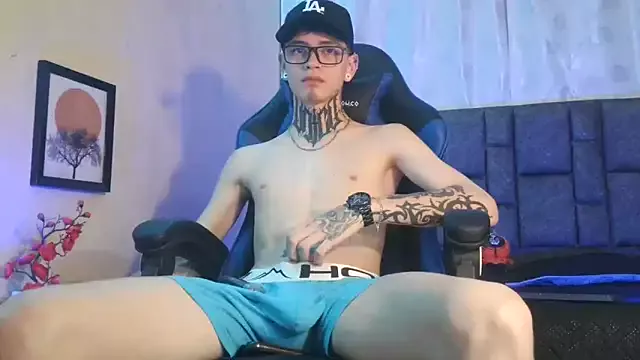 Offline Dan_brownn on StripChat