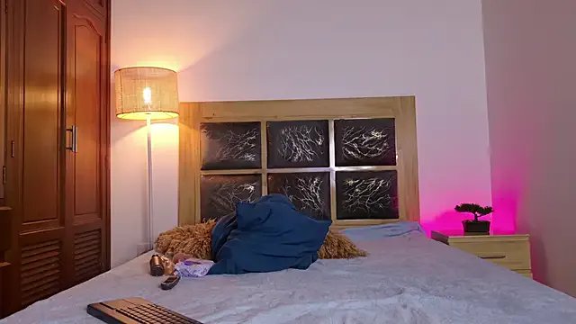 dark_angell77 on StripChat