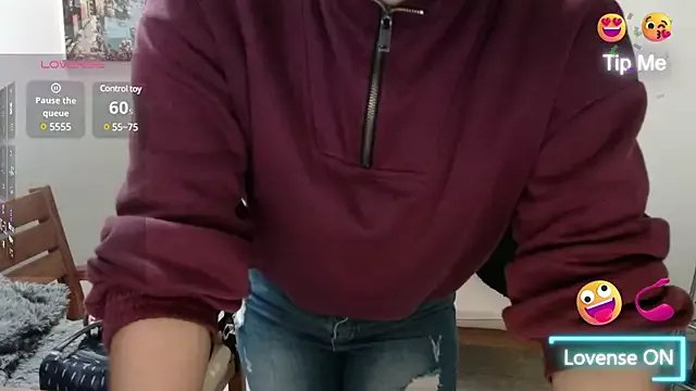 DestinyHills on StripChat