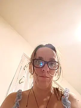 Dettybitch40 on StripChat