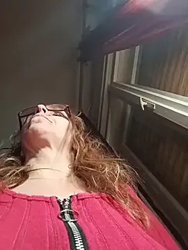 Dettybitch40 on StripChat