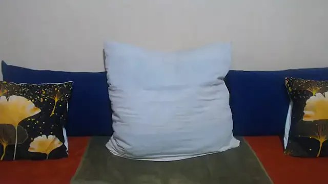 DiamondLuv29 on StripChat