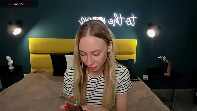 Diana_Garrett on StripChat