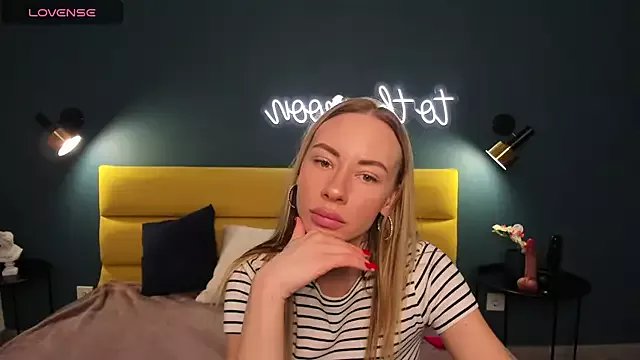 Diana_Garrett on StripChat