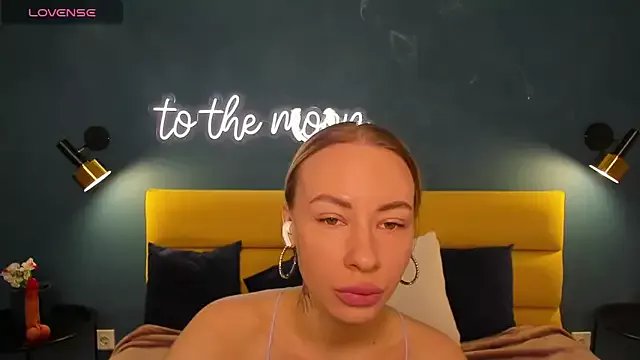 Diana_Garrett on StripChat