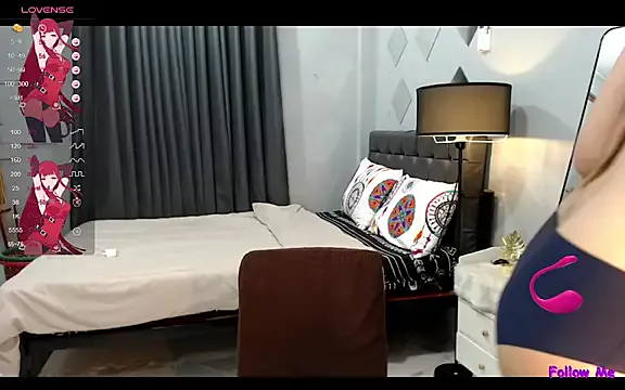 Offline DivaMooree on StripChat