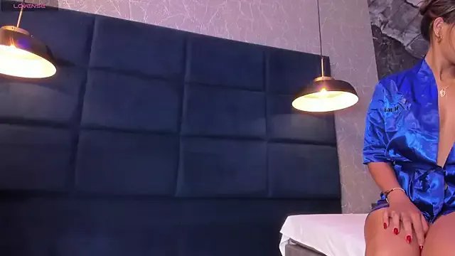 DollyBrowncc on StripChat