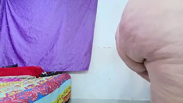 dominant_hipss on StripChat