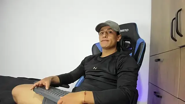 Offline dorman_boy on StripChat