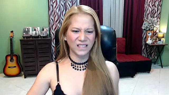 Freechat dreamgirlHILARY on StripChat