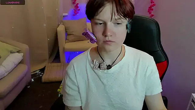 Offline DreamyLuna on StripChat