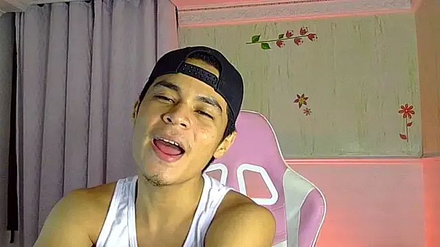 Offline edy_play on StripChat