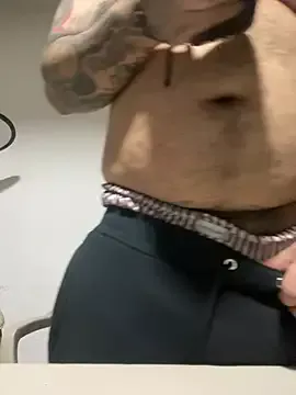 Offline El_Titan1998 on StripChat